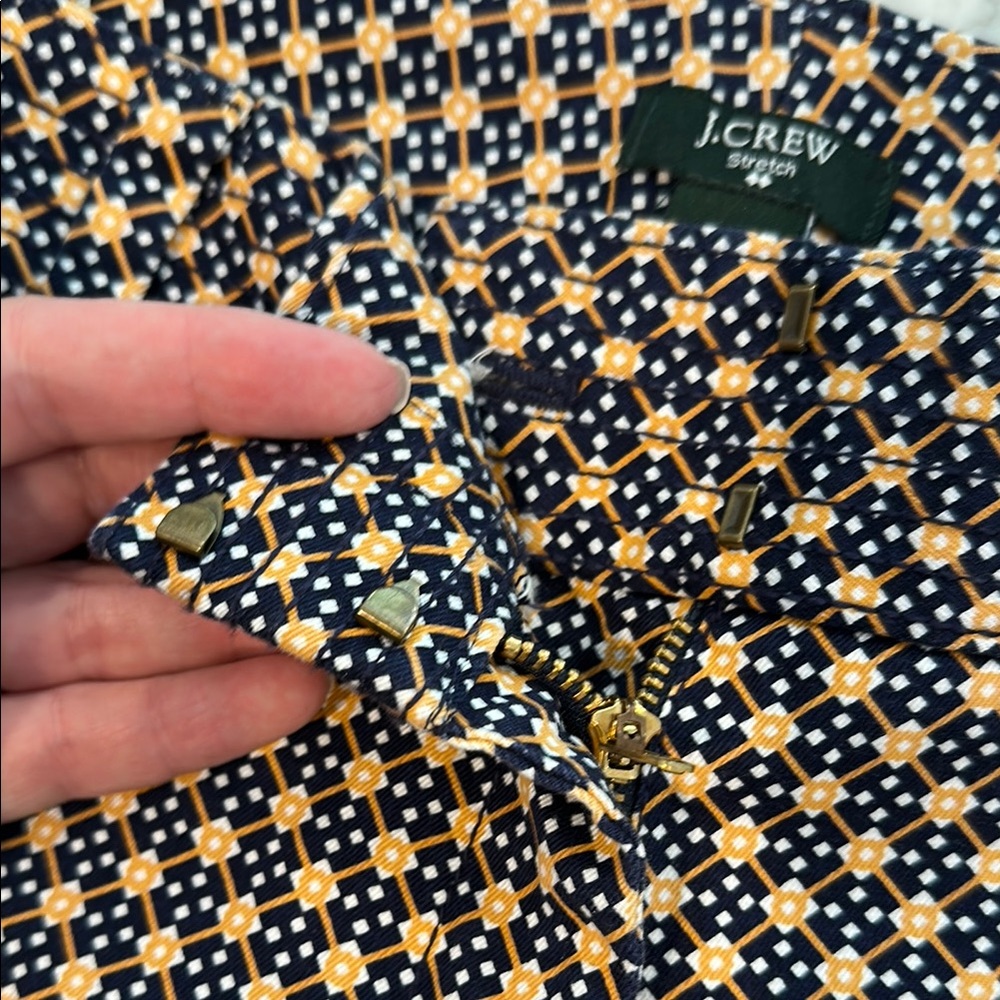 Patterned Cropped Pants With Geometric Design - image 7